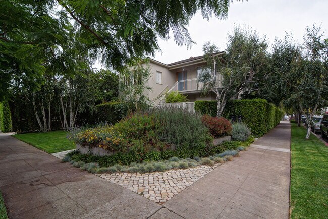 Foto del edificio - 755 N Harper Ave