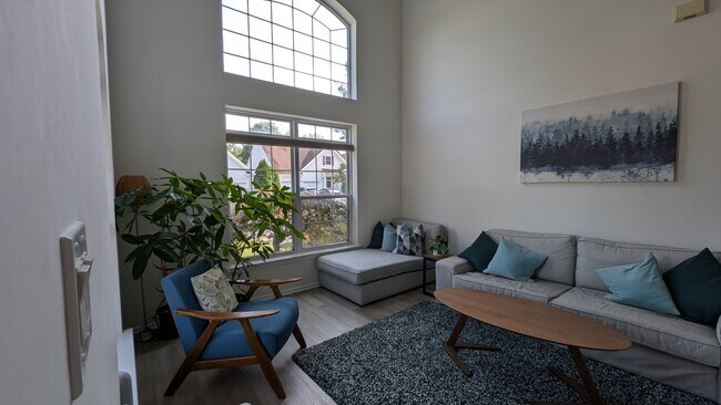 Building Photo - 109 Rainflower Ln