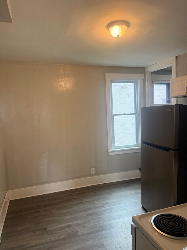 cocina - 1305 Airbrake Ave