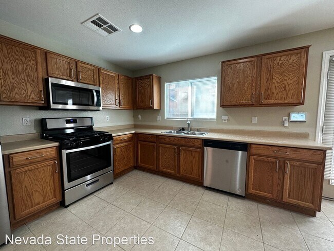 Foto del edificio - 3 br, 3 bath House - 5163 Starter Ave