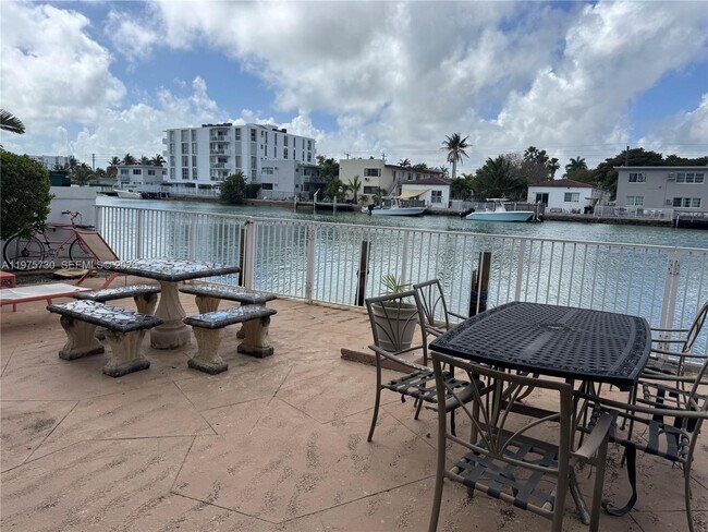 Building Photo - 8420 Byron Ave