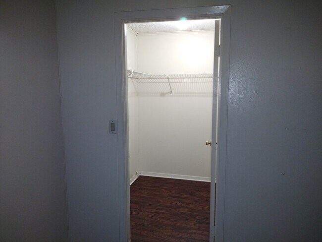 Building Photo - 1801 Woodard Ave