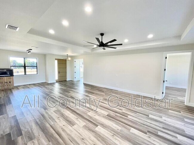 Foto del edificio - 31 Pine Valley Pl