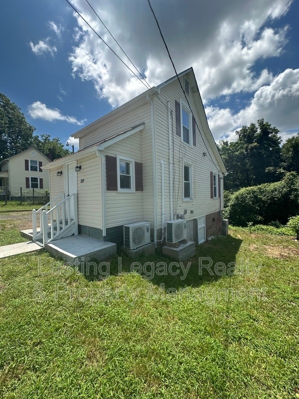 Building Photo - 329 Jackson St