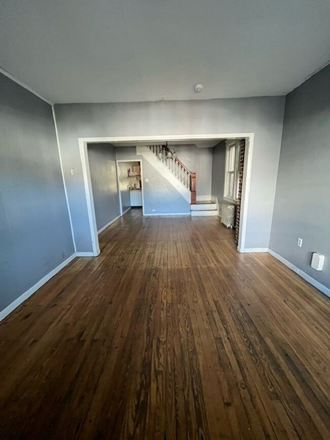 Building Photo - 3 bedroom 1 bathroom