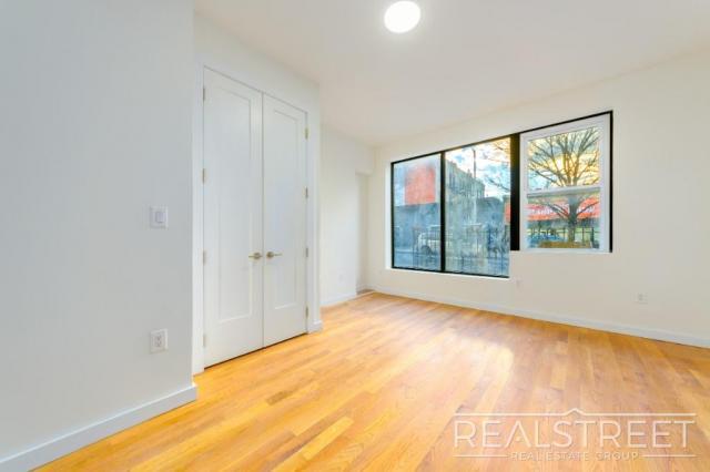 Foto del edificio - 3 bedroom in BROOKLYN NY 11221