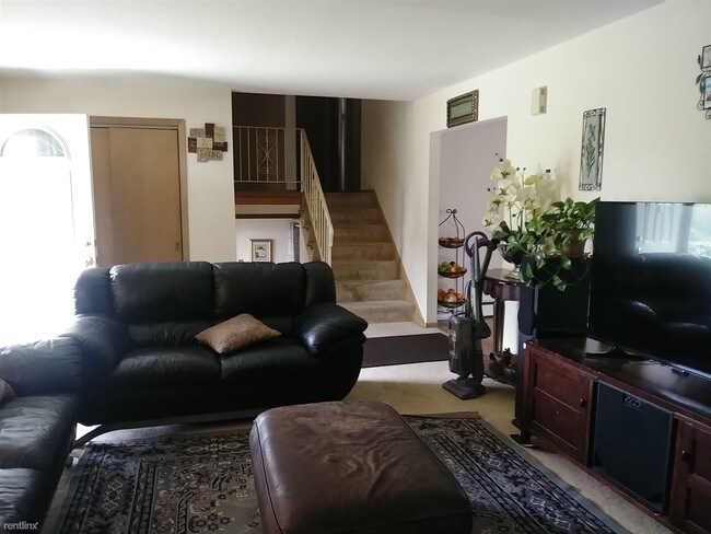 Foto del edificio - 3 br, 1.5 bath House - 382 Warren Ln