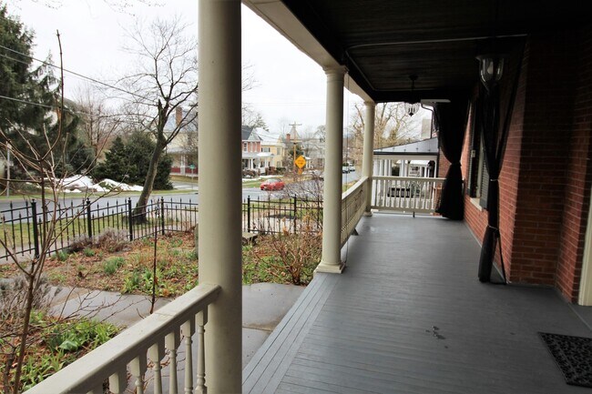 Foto del edificio - Downtown Charmer