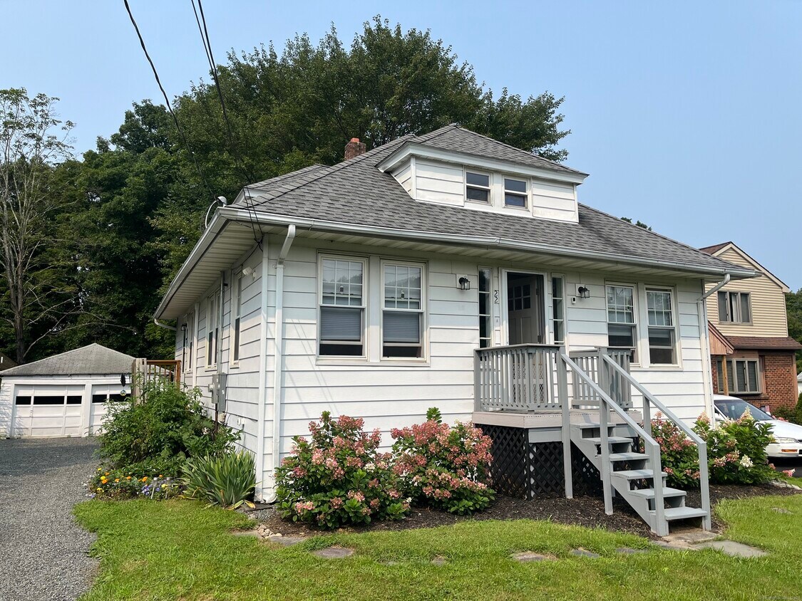 Primary Photo - 22 Yale Ave
