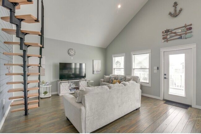 Building Photo - 1049 Sunset Cir