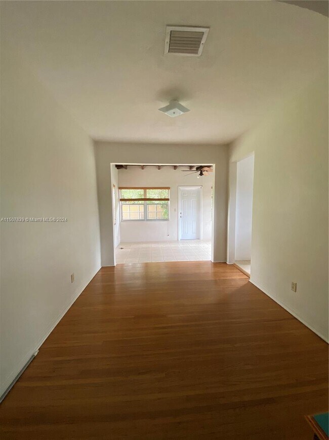 Foto del edificio - 3330 SW 62nd Ave