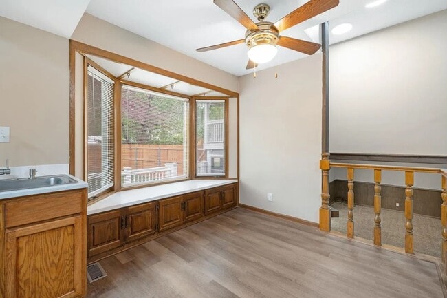 Building Photo - HUGE 4 Bedroom, 3.5 Bathroom!