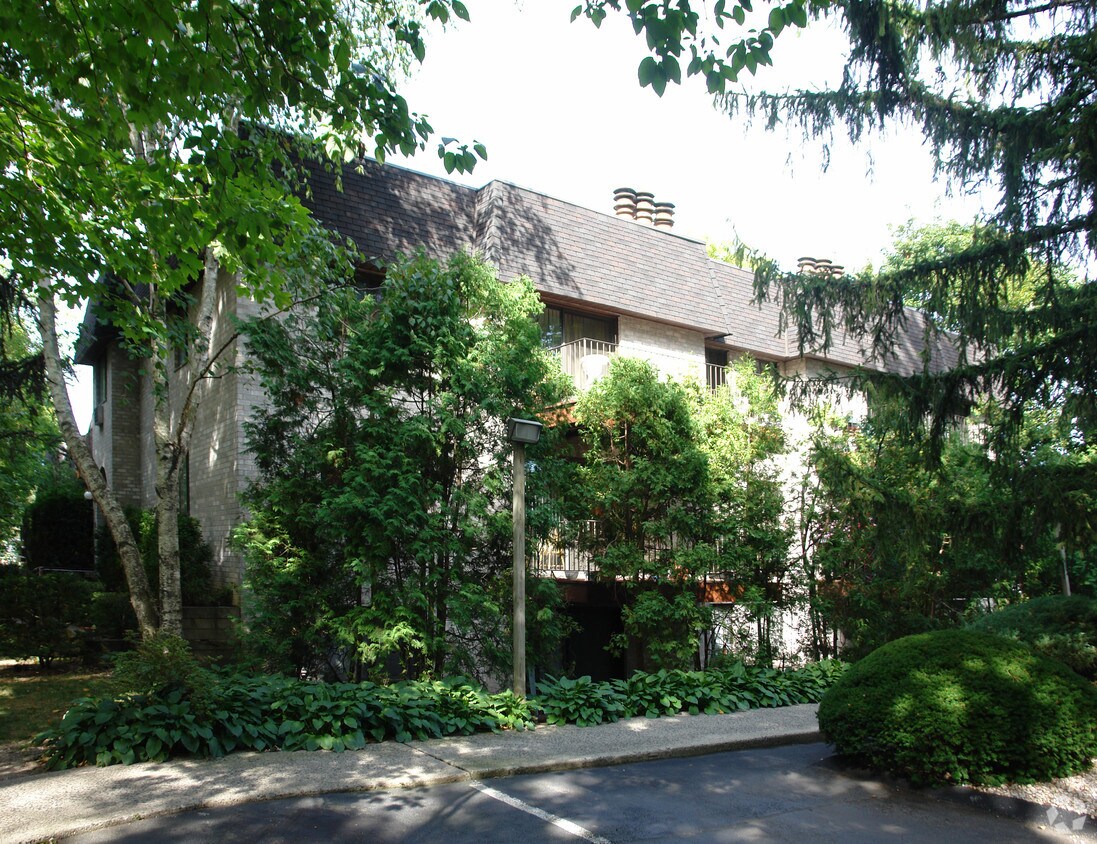 Building Photo - 107 N Broadway
