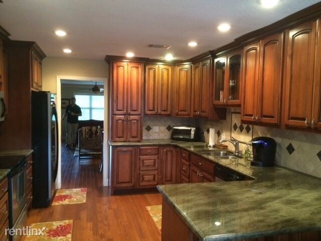 Foto del edificio - 1221 S Church St