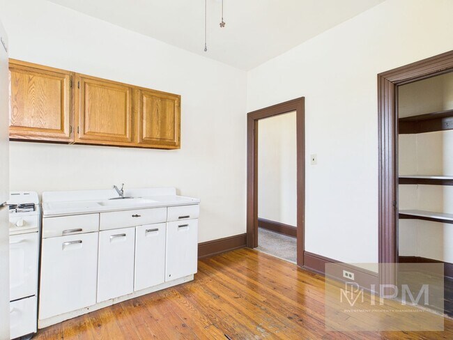 Foto del edificio - 24 N Main St