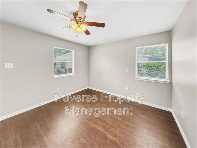 Foto del edificio - 1215 Lowe St