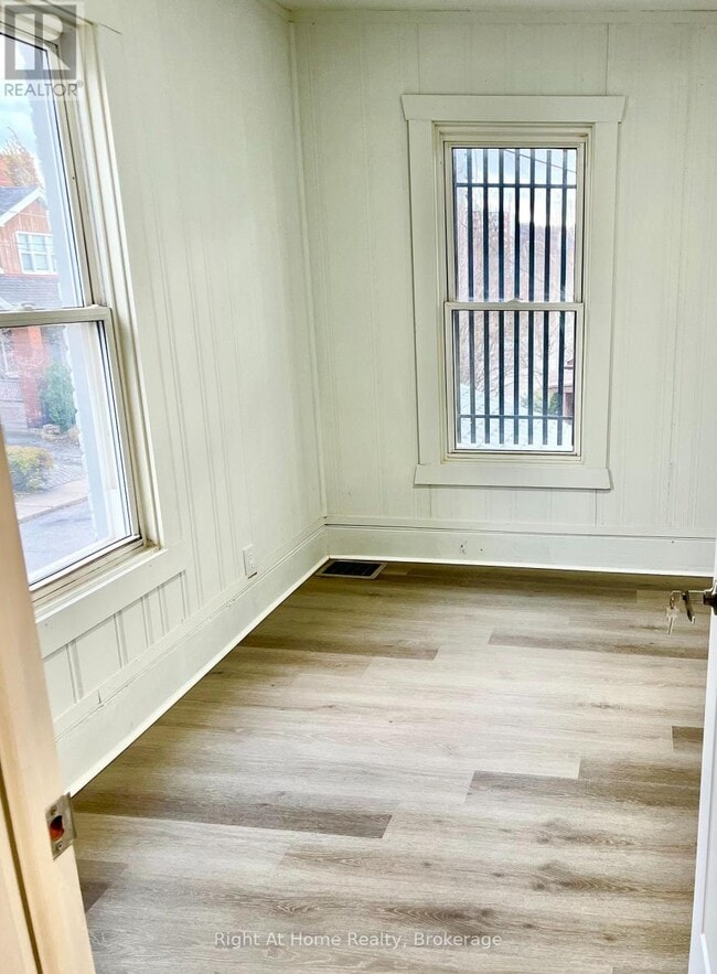 Building Photo - 275 Main St W