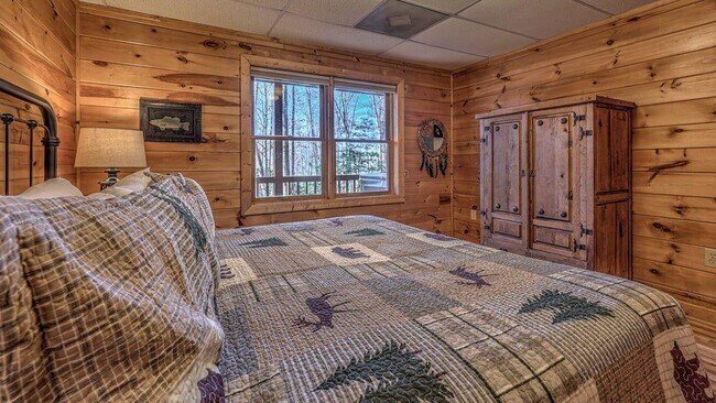 Foto del edificio - 348 The Forest Has Eyes