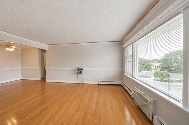 Foto del edificio - 4940 N Leonard Dr