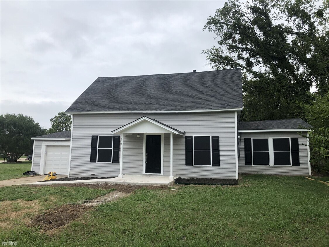 3 br, 3 bath House - 518 W McCart St