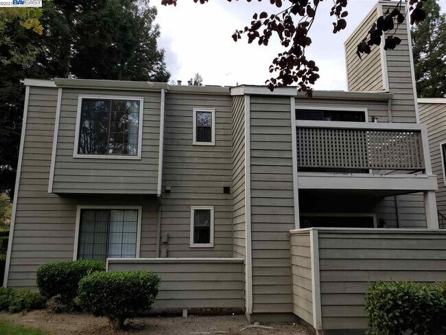 Building Photo - 383 Eastridge Dr