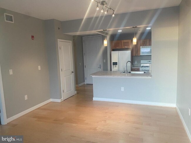 Building Photo - 5750 Bou Ave