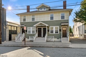 Building Photo - 170 Pine St