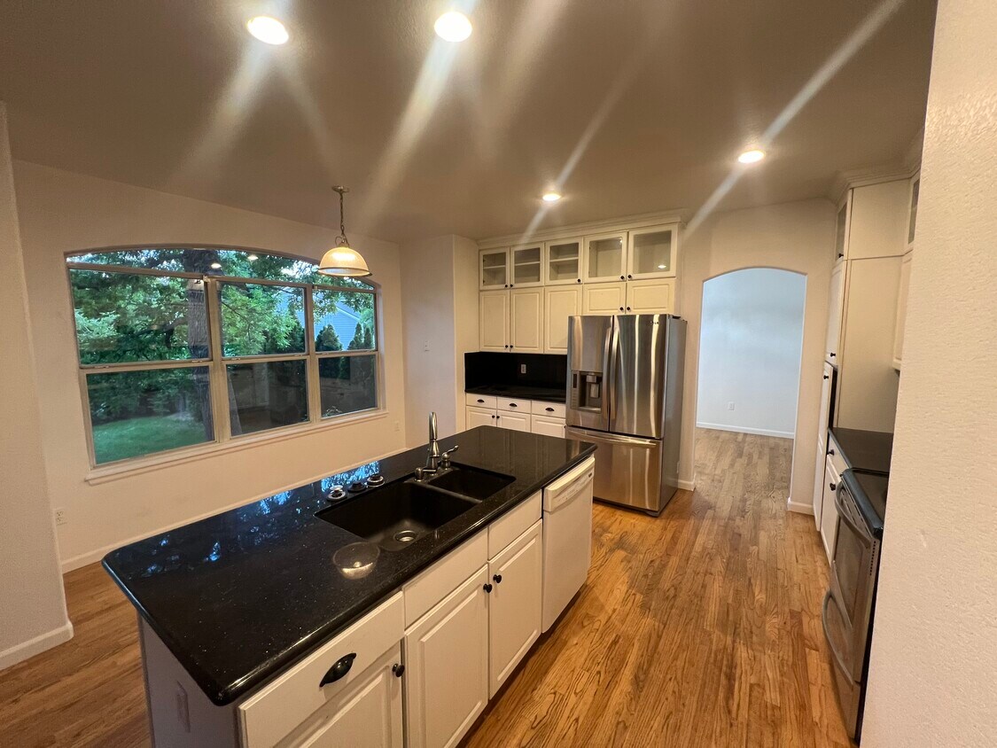 Foto principal - 5747 W 81st Pl