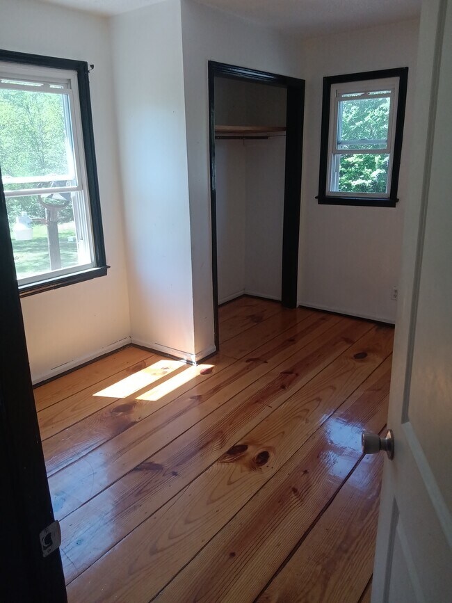 Foto del edificio - 166 Pleasant Ridge Rd