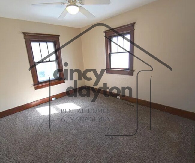 Foto del edificio - 1654 Suman Ave