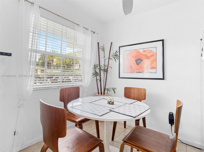 Foto del edificio - 3220 NE 10th St