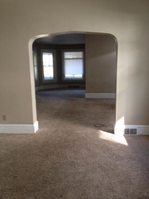 153 E 5th St, Winona, MN 55987 Room for Rent in Winona, MN