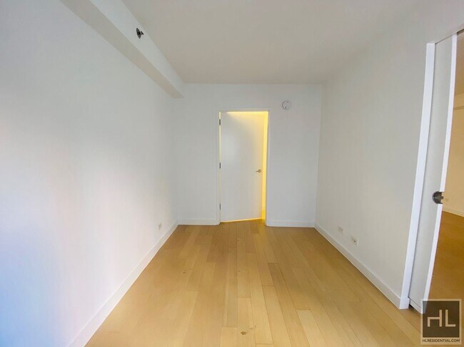 Building Photo - East 39th Street