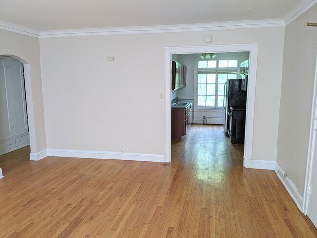 Building Photo - 905 Elmwood Ave