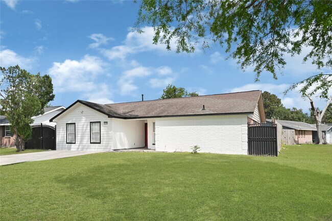 Building Photo - 12115 Wood Forest Dr