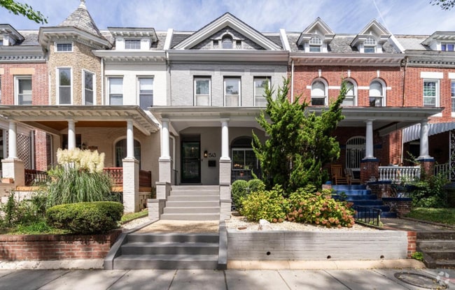 Building Photo - 1343 Meridian Pl NW