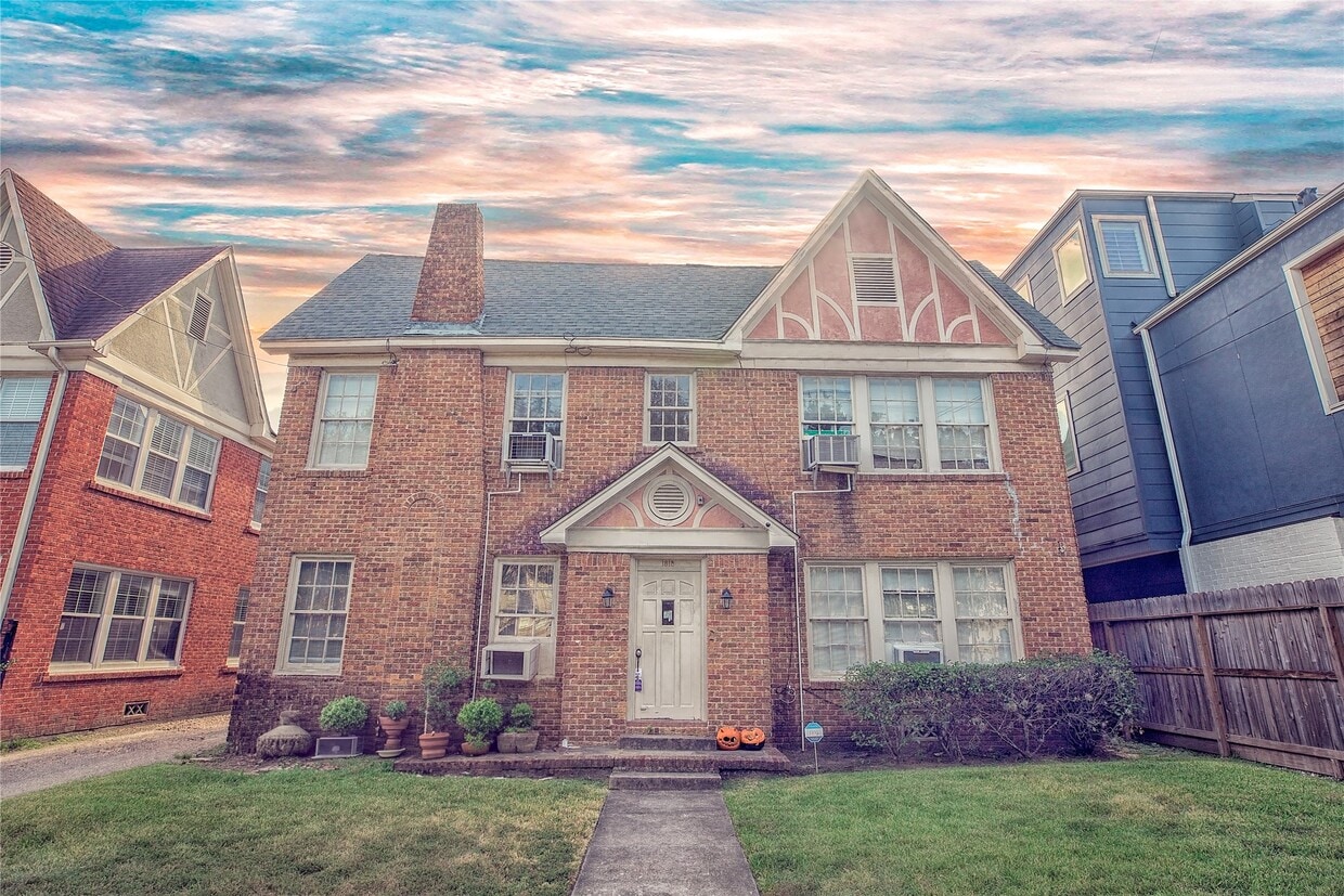 Foto principal - 1818 Calumet St