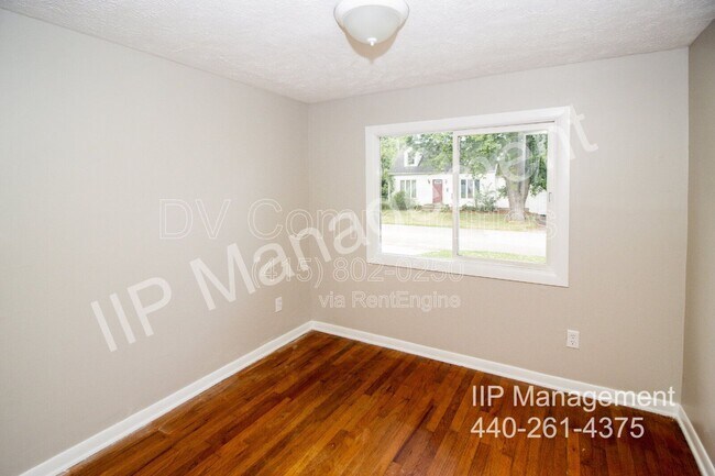Foto del edificio - 6177 Iroquois Trail