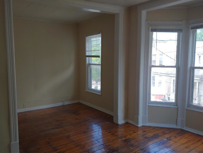 Building Photo - 326 2nd St