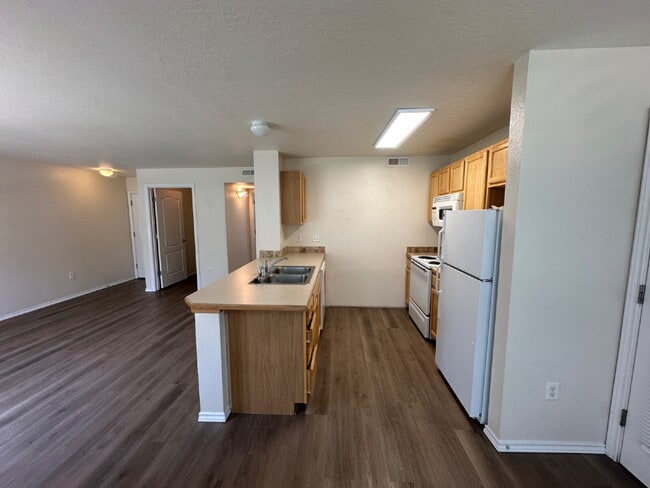 Building Photo - "Charming 2-Bed, 2-Bath Haven in Boise – Spacious 985 Sq Ft Retreat!"