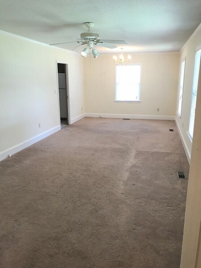 Building Photo - 158 Buena Vista Cir