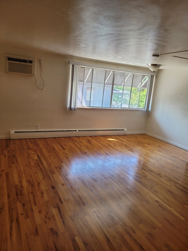 Building Photo - 136 S Emerson St