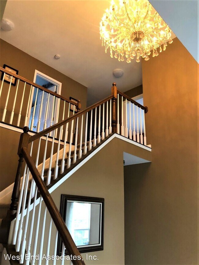 Foto del edificio - 4 br, 3.5 bath House - 9216 Valley Rd