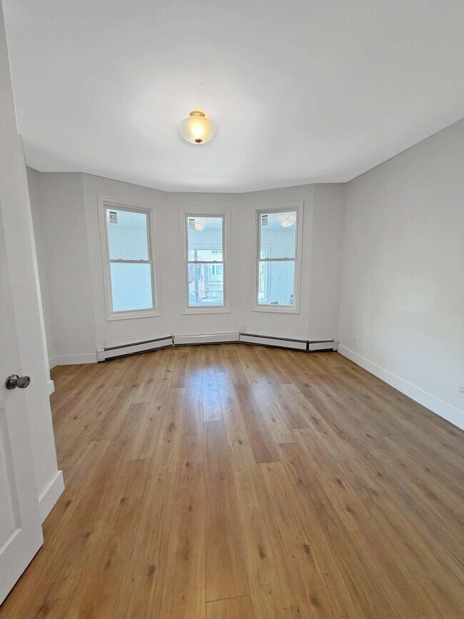 Foto del edificio - 132 Bayview Ave