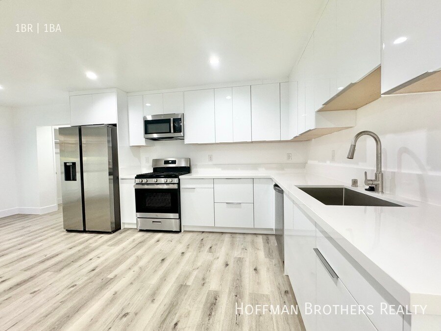 Foto principal - 816 N Edinburgh Ave