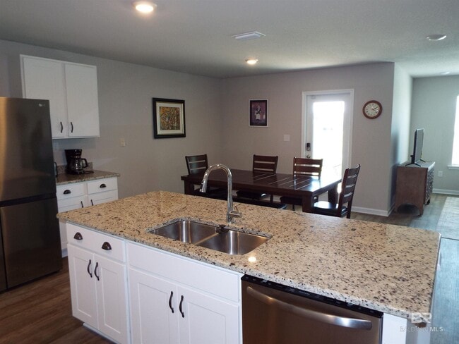Building Photo - 23333 Shadowridge Dr