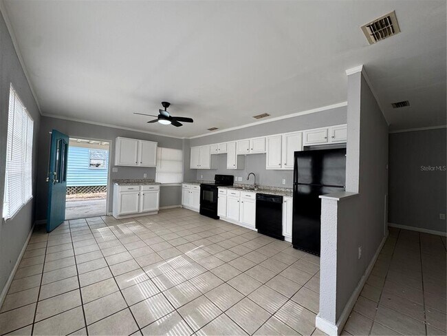 Foto del edificio - 218 W 4th St