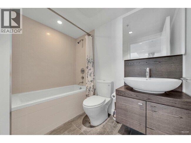 Photo du bâtiment - 5782 Berton Ave