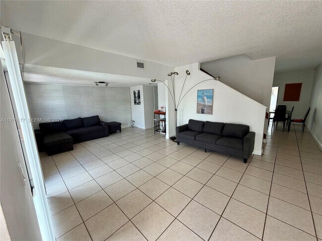 Foto del edificio - 8556 NW 8th St