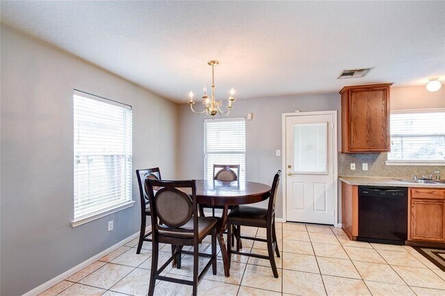 Foto del edificio - 1735 Rock Ridge Dr